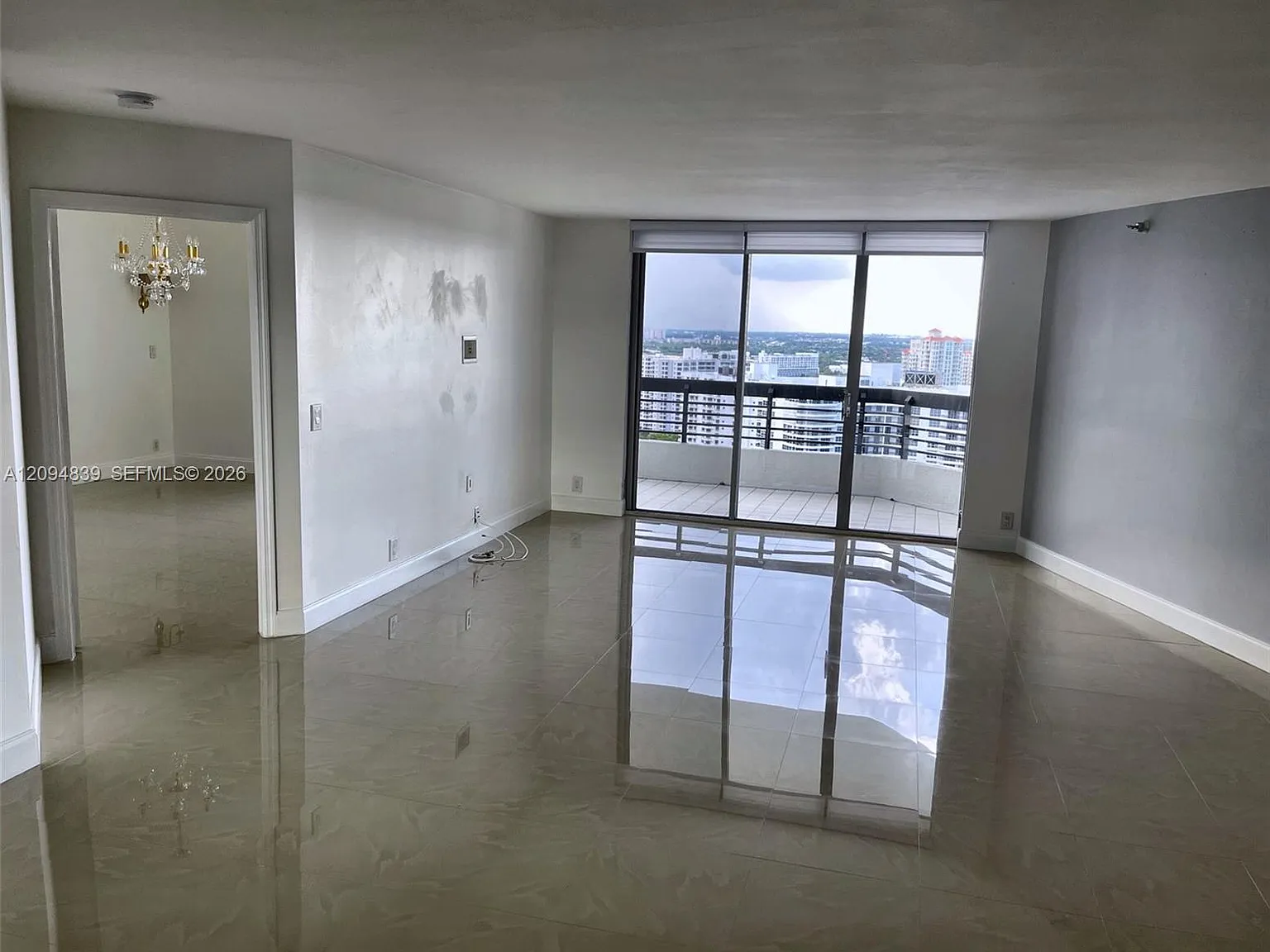 Mystic Pointe Tower 400 C — Photo 3
