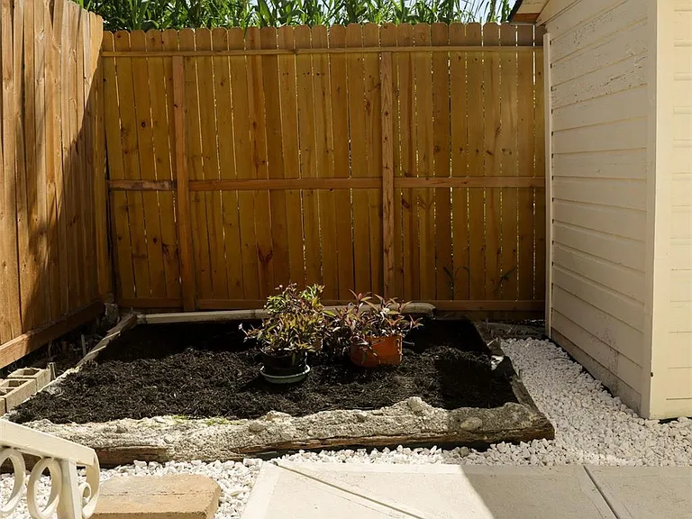 512 Threlkeld St — Photo 24
