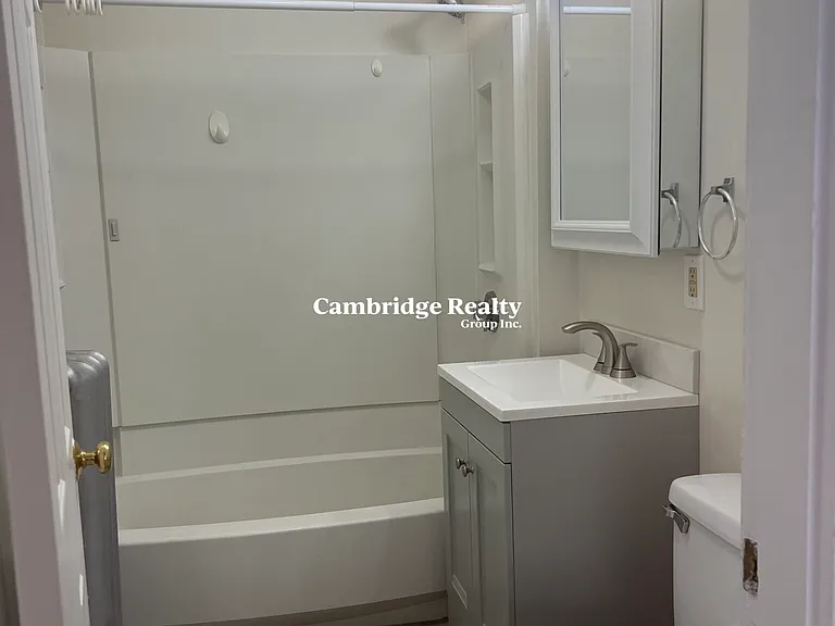 20 Henley St — Photo 9