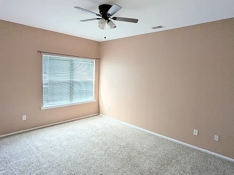 221 Lucy Ct — Photo 19