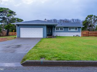 1080 Jackson Ave, Bandon, OR 97411