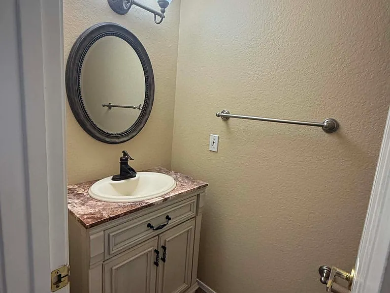 5200 W Shannon St — Photo 8