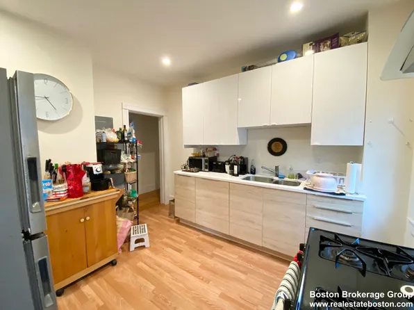 40 Harvest St #0, Boston, MA 02125