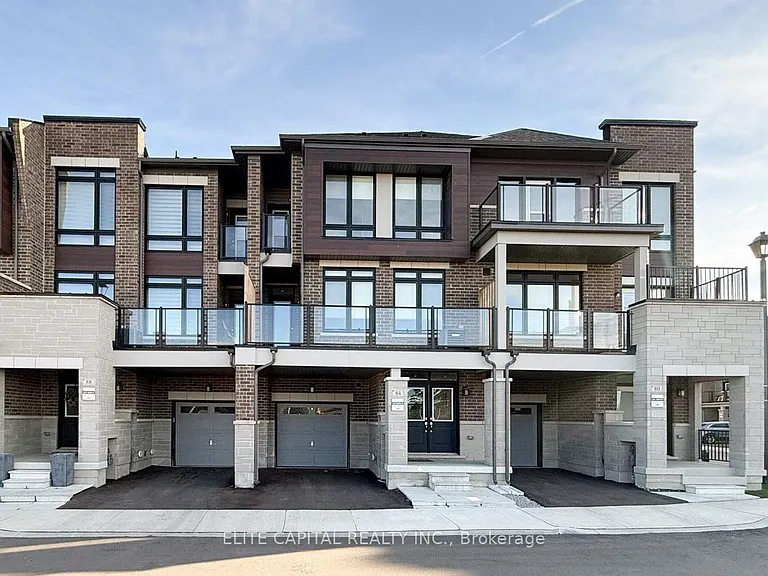 84 Holyrood Cres — Photo 1
