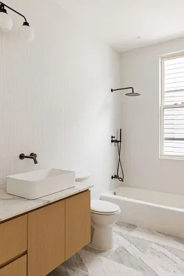 Bathroom, photo 1