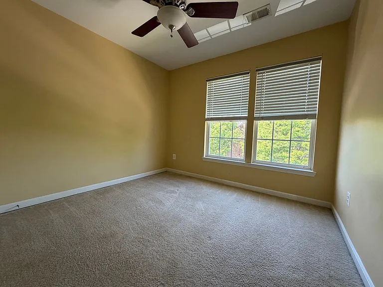 829 Rainier Rd — Photo 28