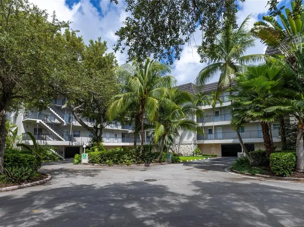6815 Edgewater Dr APT 108, Coral Gables, FL 33133