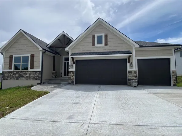 2616 NE Amanda Ln, Blue Springs, MO 64029