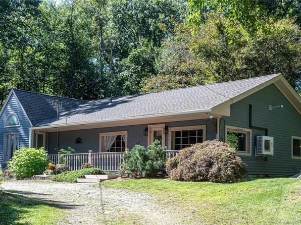 66 Cook Lane, Beacon Falls, CT 06403