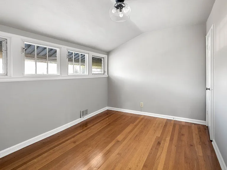 30 Lorraine Ave — Photo 14