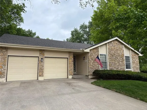 1026 NE 97th Pl, Kansas City, MO 64155