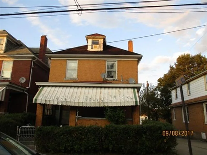 1209 Sylvan Ave photo 1