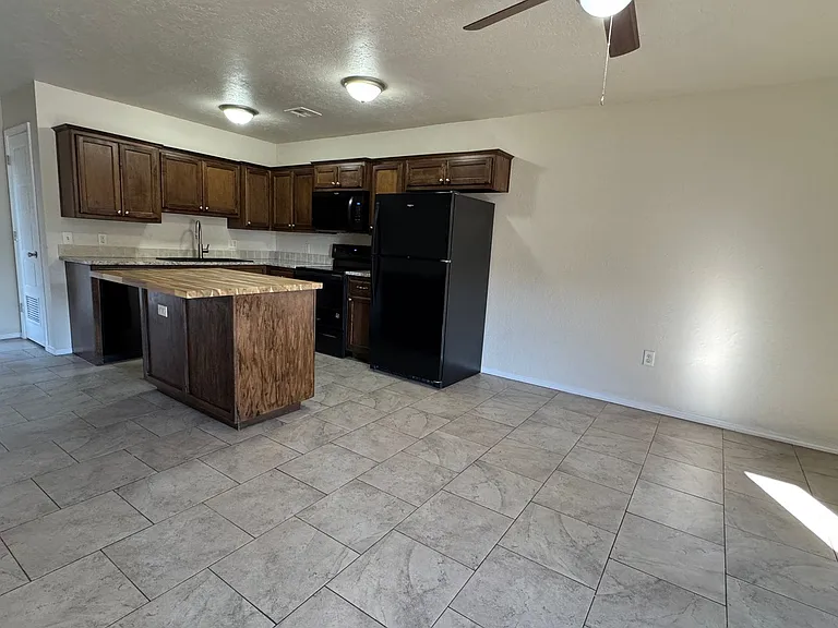 1301 SW Washington Ave #2 — Photo 3