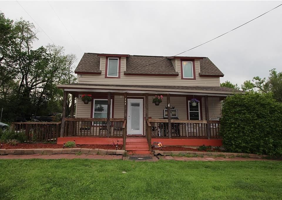 1st image of 300 Emerson Ave