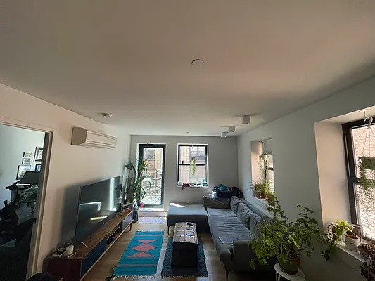 Rented by Nooklyn NYC LLC | media 38