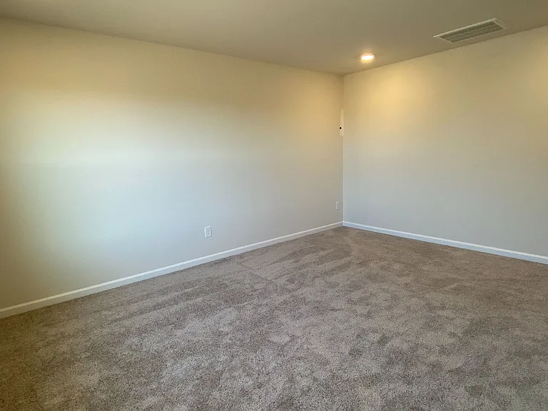 1004 Maylen Trce — Photo 19
