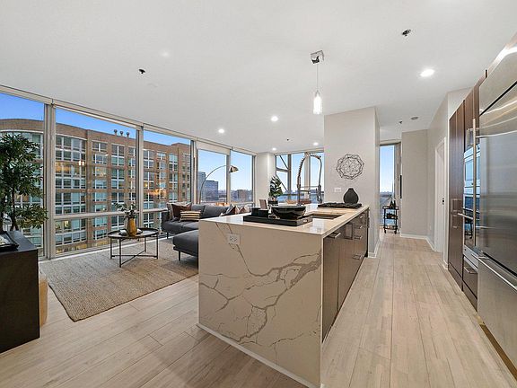 3rd image of 653 N Kingsbury St APT 1501