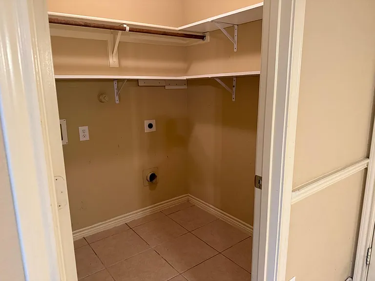 817 Graystone Dr — Photo 16