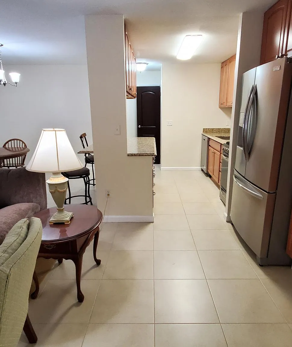 1 bed, 825 sqft, $1,910 — Photo 3