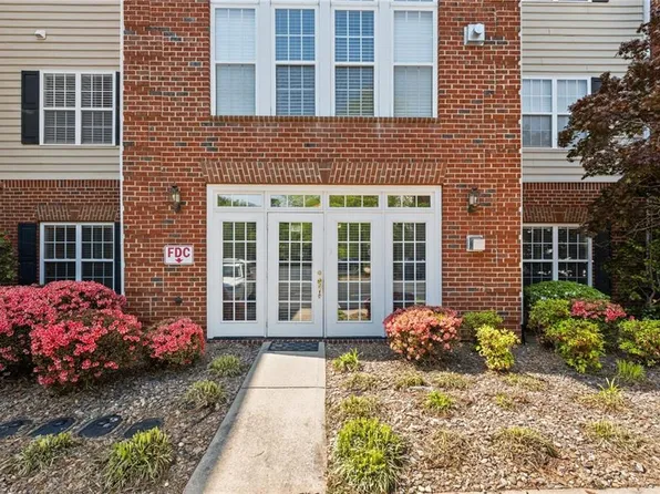 522 College Rd APT 101, Greensboro, NC 27410