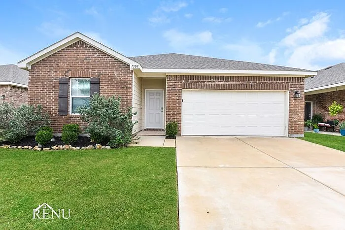 3 bed, 2.0 bath, 1589 sqft, $2,045 — Photo 1