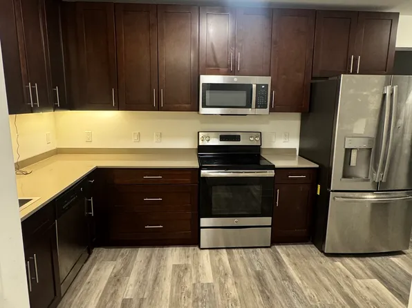 130 37th St, Union City, NJ 07087