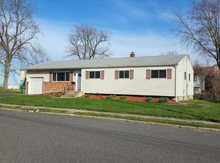 8 Chelsea Ct, Neptune, NJ 07753