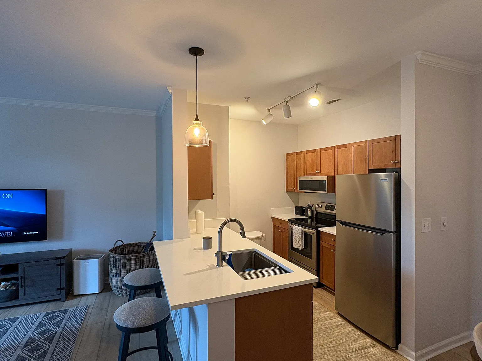 2 bed, 890 sqft, $1,995 — Photo 3