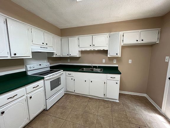 3rd image of 5880 Jackson Dr