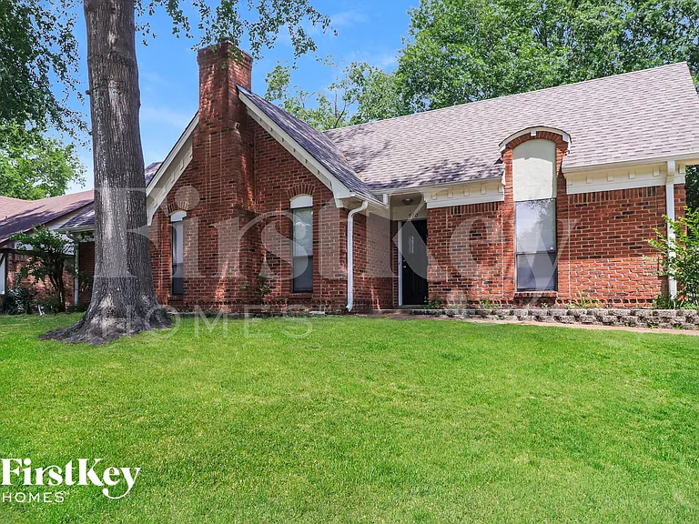970 Hawkview Dr — Photo 2