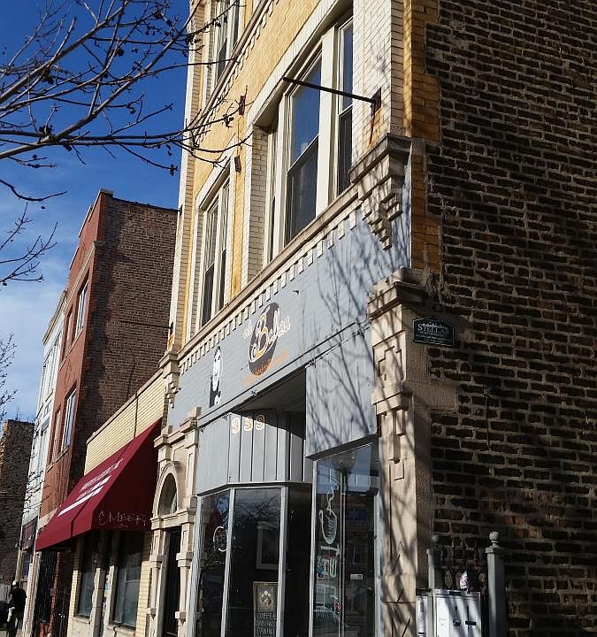 1st image of 939 N Western Ave APT 3F
