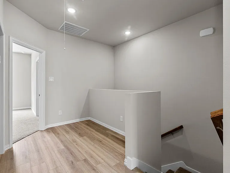 3329 Eastland St — Photo 13