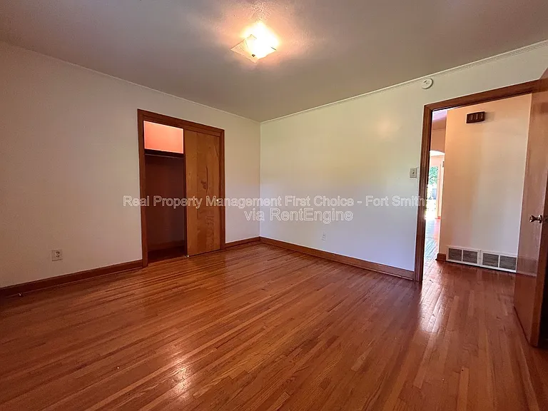 1306 S 41st St — Photo 26