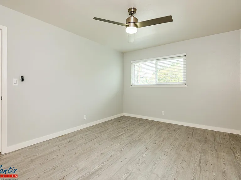 283 E Reed St #14 — Photo 4