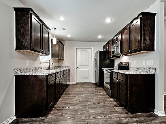 5th image of 1510 SE 22nd St