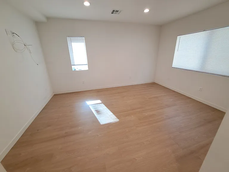 5631 Whitnall Hwy #1/2 — Photo 31