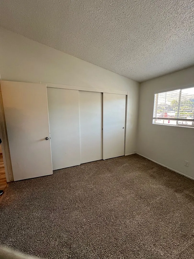 1021 E Cypress Ave — Photo 4