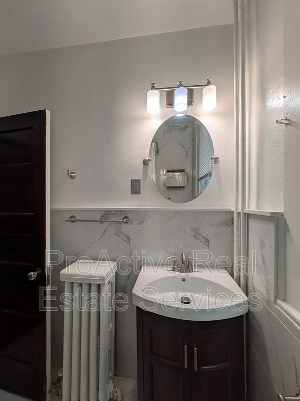 3 bed, 1.0 bath, 900 sqft, $1,850 — Photo 3