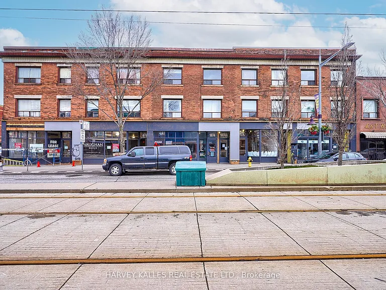 1074 Saint Clair Ave W #4 — Photo 2