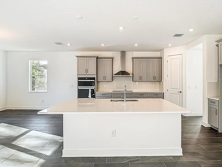 410 S West Shore Blvd — Photo 23