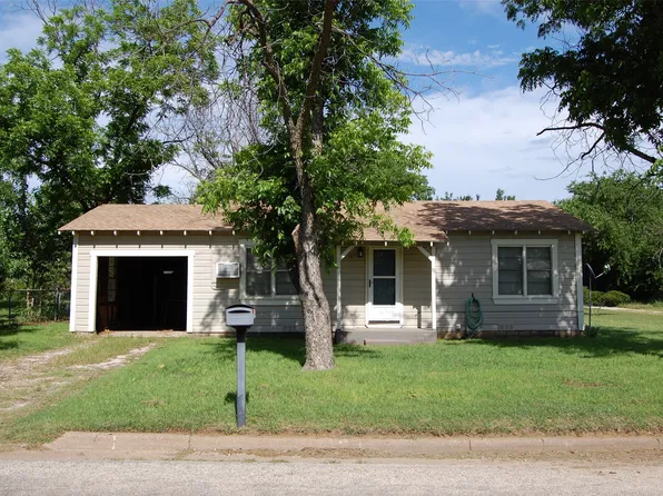 141 Ragland St, Graham, TX 76450