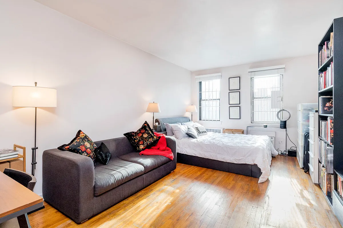 418 E 83rd St APT 5-A photo 1