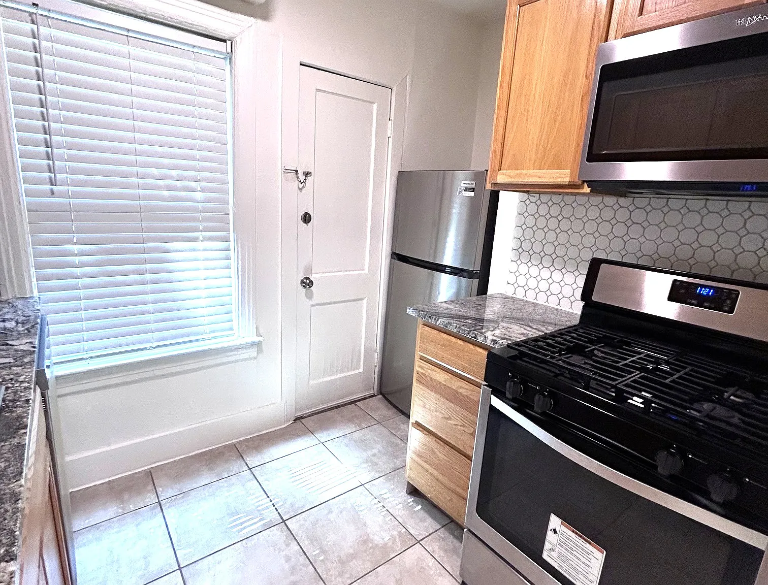 1 bed, 715 sqft, $1,315 — Photo 2