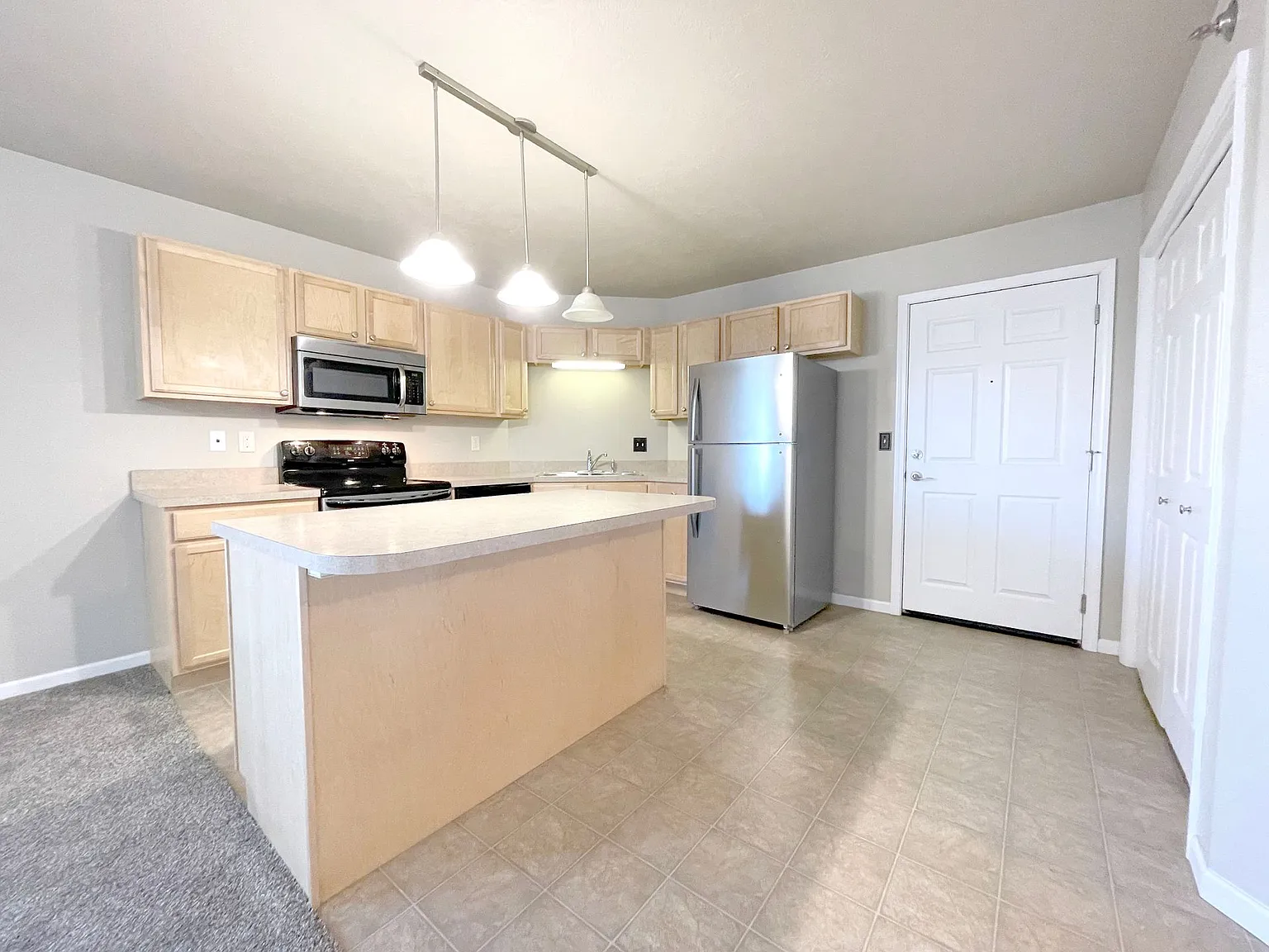 Green Square Apartments — Photo 4