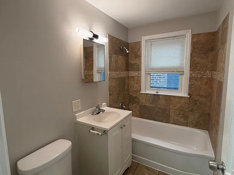 8339 S Hamilton Ave — Photo 6