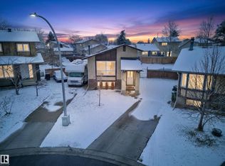 16946 101st St NW, Edmonton, AB T5X 4M4