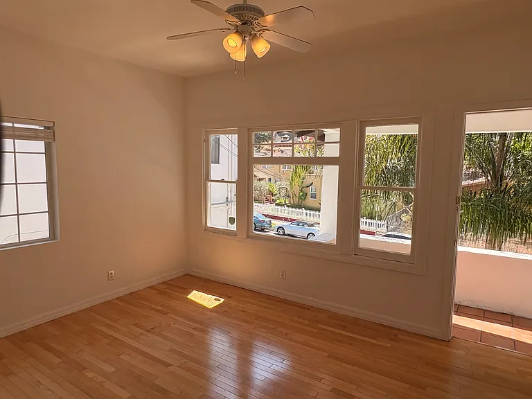 1631 1/2 Morton Ave — Photo 5