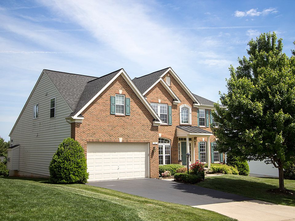 1st image of 201 Pinnacle Ct.
