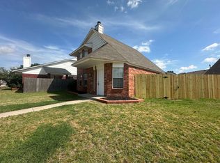1427 SW 23rd St, Moore, OK 73170