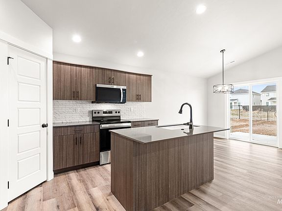 4th image of 2117 S Border Way